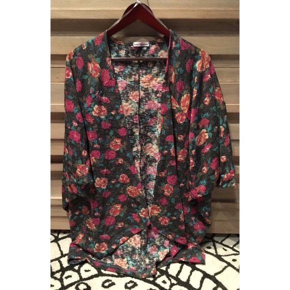 Dainty Hooligan Sweaters - NWOT Dainty Hooligan floral cardigan (size L)